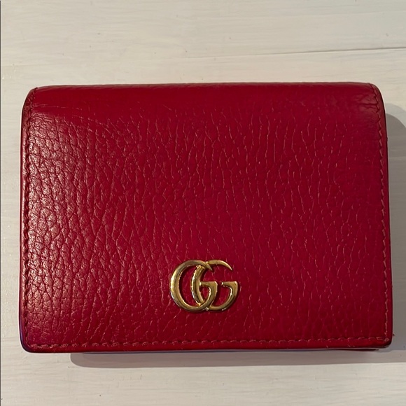 GUCCI Red Leather Wallet with Gold GG Logo - Picture 1 of 6
